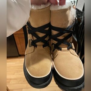 Sorel boots 6.5 (basically new, worn 1x)